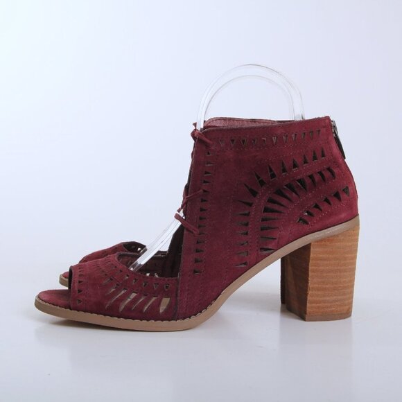 Vince Camuto Tarita Leather Cutout Lace Up Open Toe Sandals Red Women Size 8.5 - Picture 6 of 15